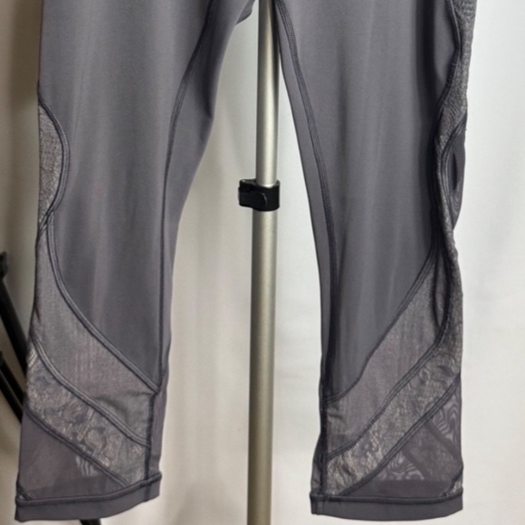 Lululemon Wunder Under Crop 21” Lace Moonwalk Grey High Rise Size 6 - Picture 1 of 6